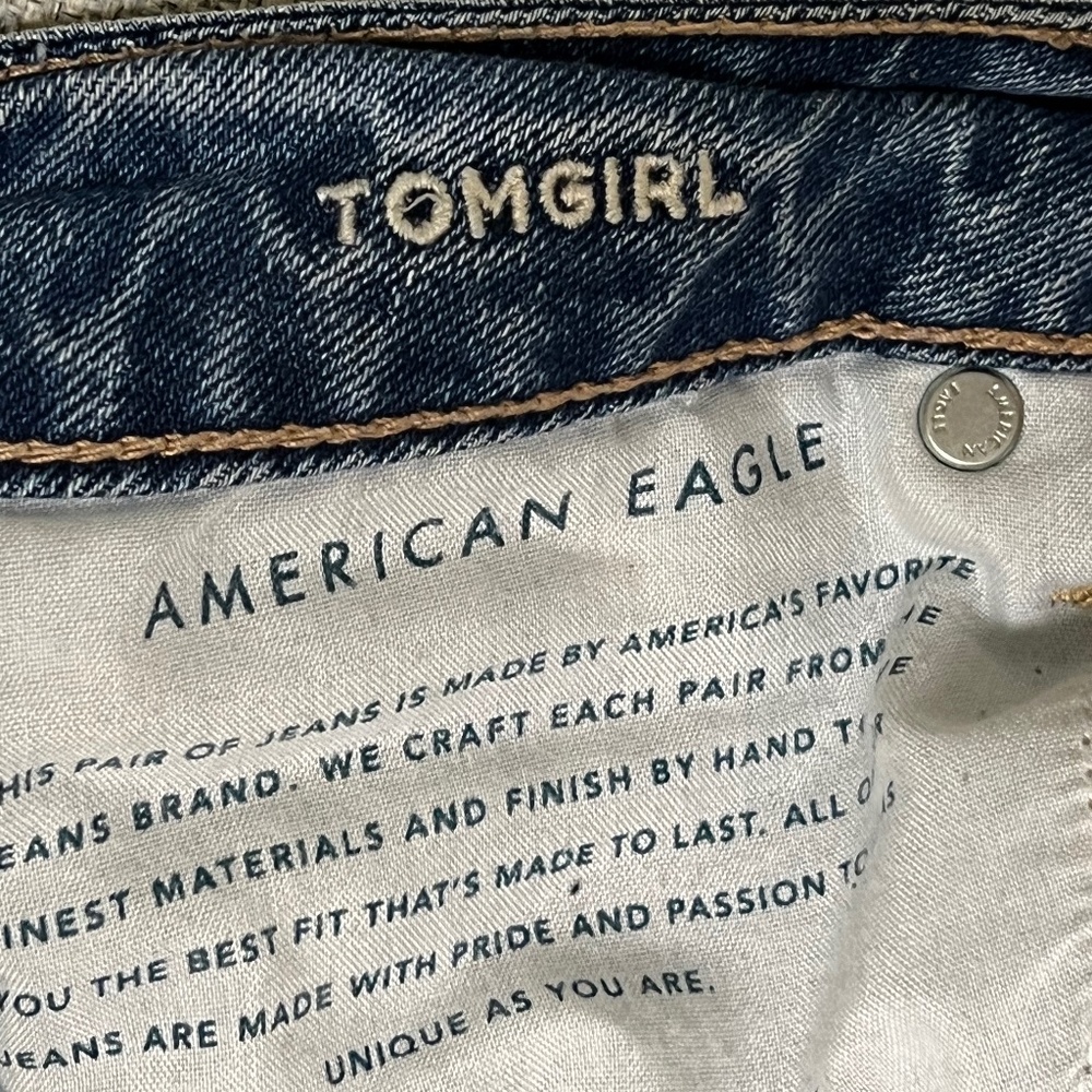 American eagle mid rise Tom girl jeans size 2